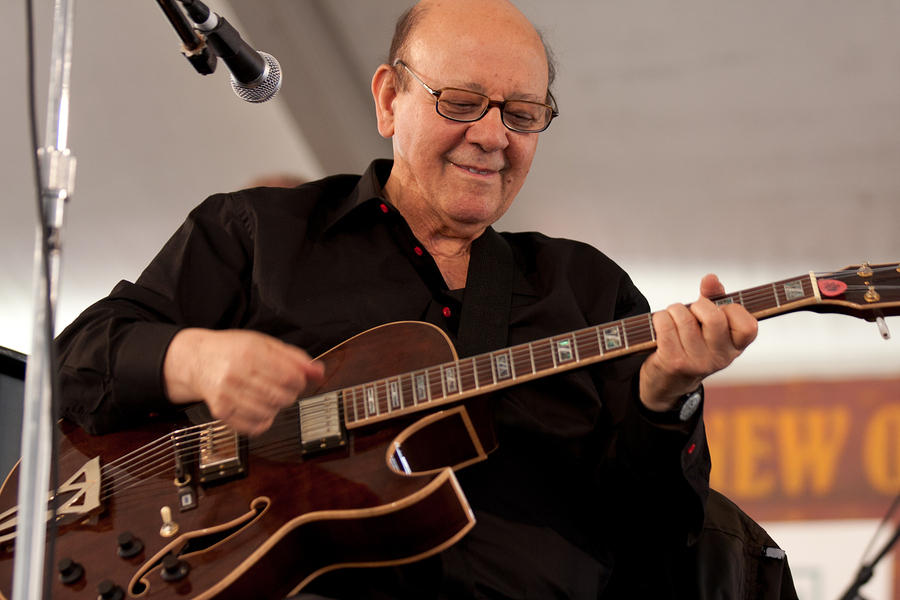 Lino Patruno on guitar