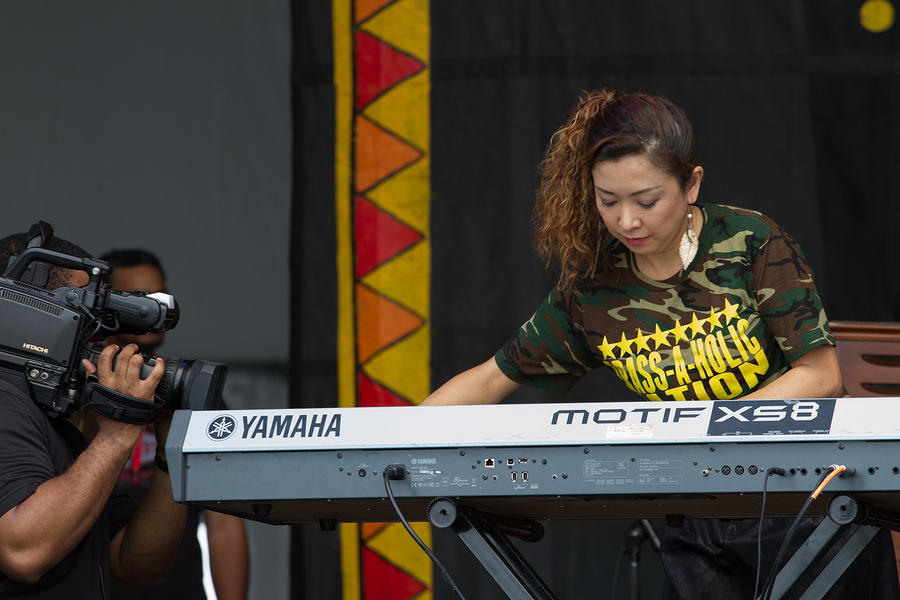 Keiko Komaki on keyboards