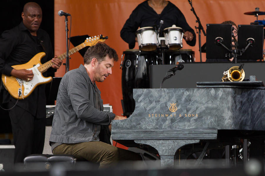 Harry Connick, Jr. on piano