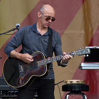 Simon Townshend on guitar