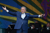 Tony Bennett takes the stage
