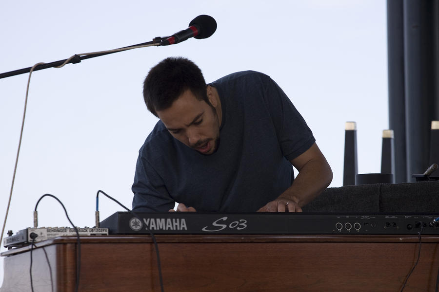 Eduardo Tozzatto on keyboard