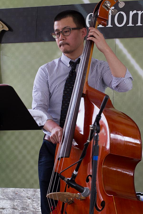 Hajime Teshima on bass