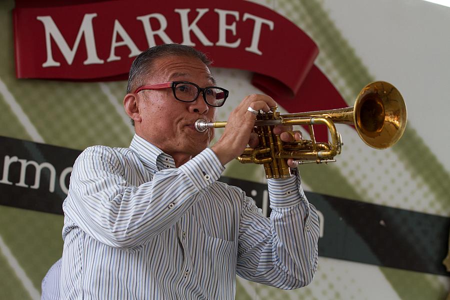 Norikazu Ikemoto on trumpet