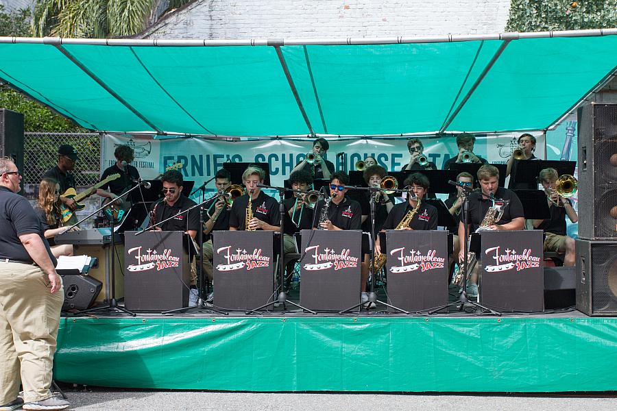 Fontainebleau High School Crimson Band