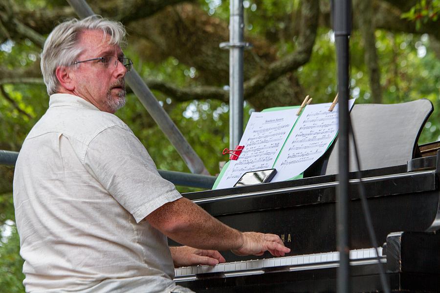 David Torkanowsky on piano