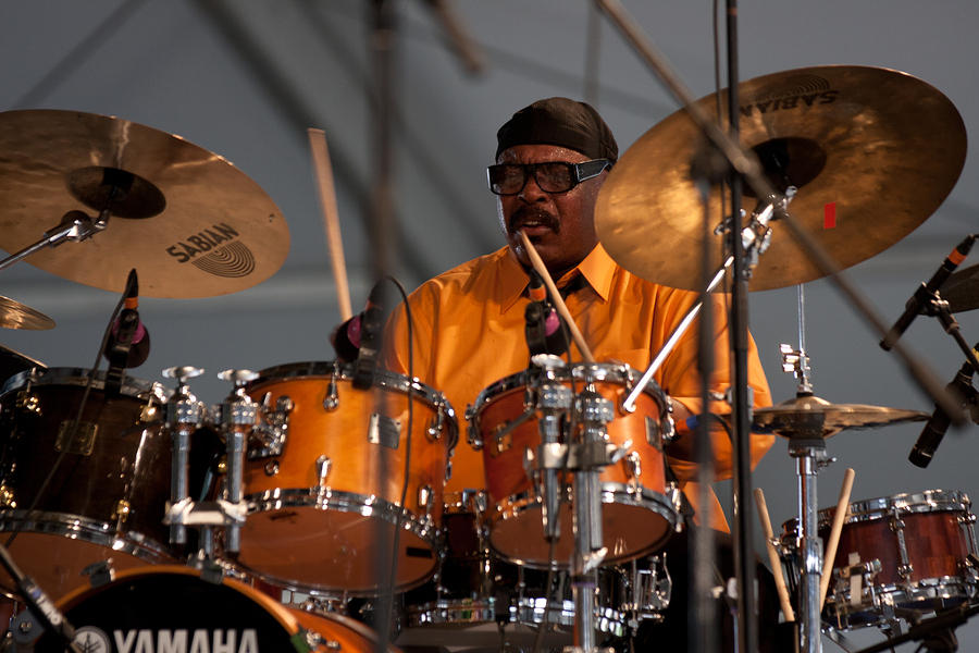 Harvey Mason on drums