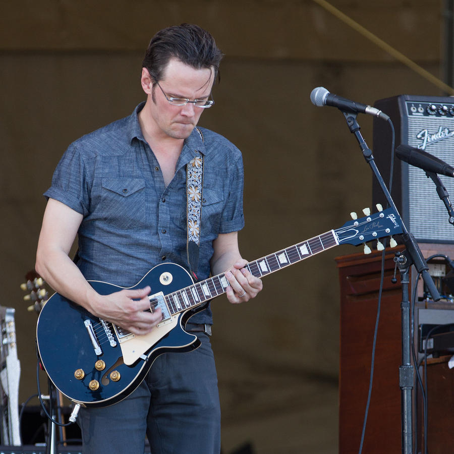 Luther Dickinson on guitar