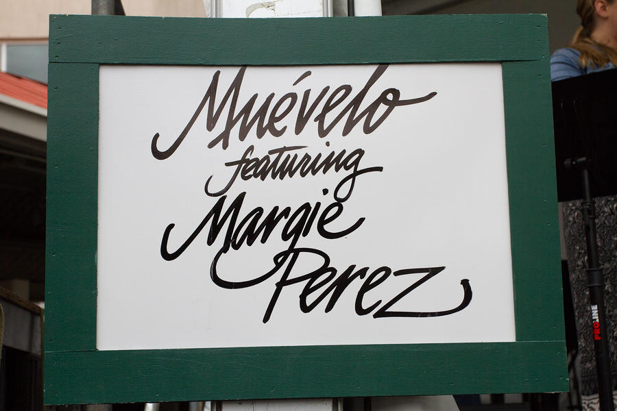 Muevelo featuring Margie Perez