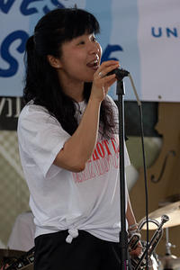 Aoi Matsubara sings
