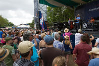 Ellis and band on CapitalOne stage