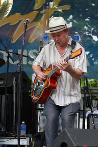 Alex McMurray on guitar